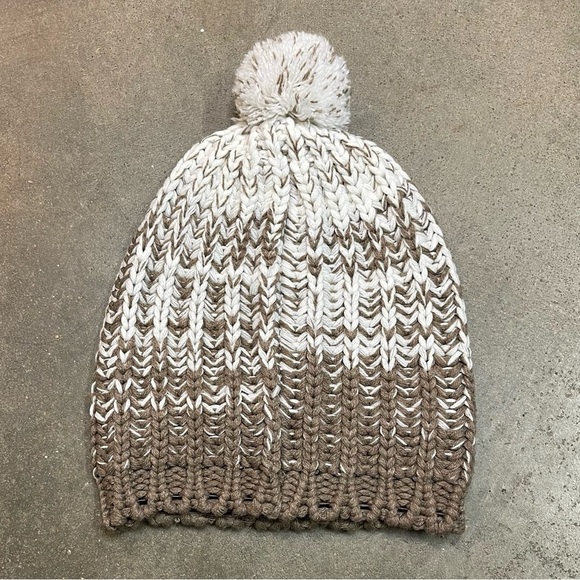 Old Navy Cable Knit Pom Pom Snow Ski Beanie Hat Cap Y2K - Picture 4 of 9